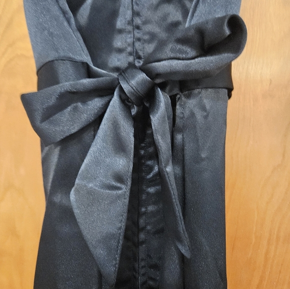 Black Sleeveless Concert Dress with Bow - Picture 3 of 7